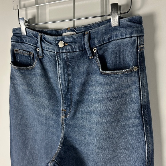 GOOD AMERICAN GOOD CURVE STRAIGHT JEANS IN INDIGO 737 - Picture 8 of 11